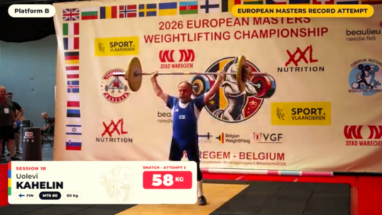 Uolevi Kahelin tempaa maailman- ja Euroopan ennätyksen 58 kiloa.